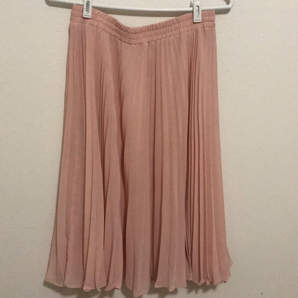 Pretty in pink pleated skirt